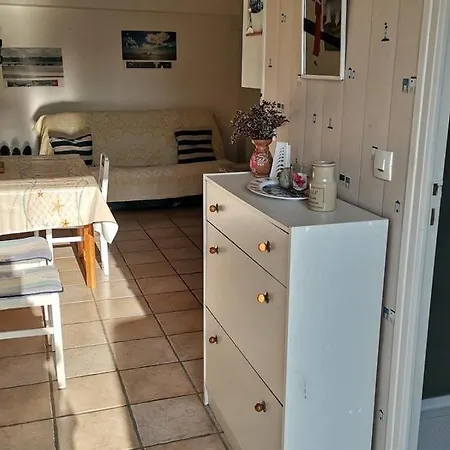 Au Rdc D'une Maison *